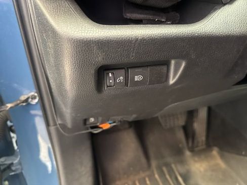 Used 2024 Toyota RAV4 SE image 19