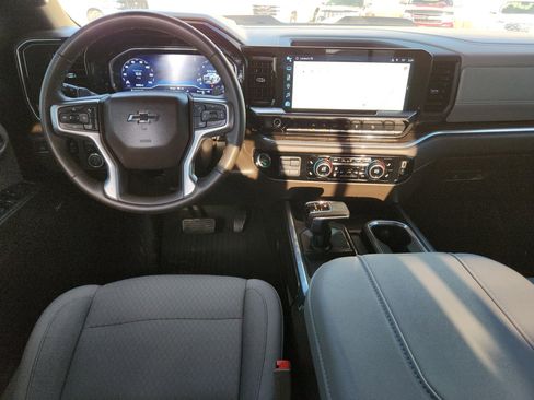 Used 2024 Chevrolet Silverado 1500 LT Trail Boss w/ Convenience Package II image 10