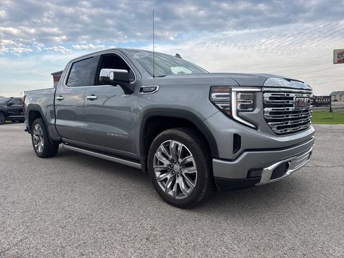 Used 2025 GMC Sierra 1500 Denali w/ Denali Reserve Package AWD/4WD image 8