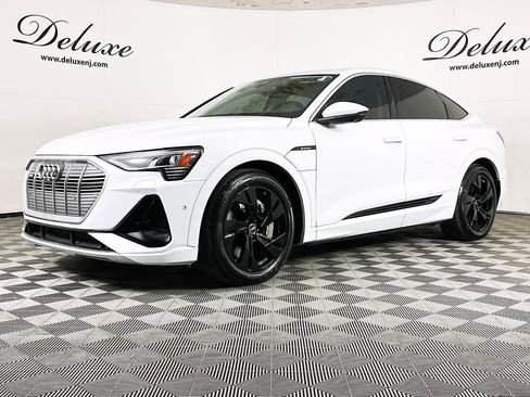 Used 2022 Audi e-tron Premium Plus w/ Premium Plus Package AWD/4WD image 3