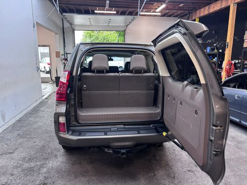 Used 2010 Lexus GX 460 Premium AWD/4WD image 23