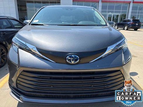 Certified 2025 Toyota Sienna XLE w/ XLE Plus Package AWD/4WD image 13