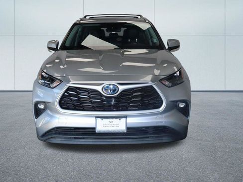 Used 2022 Toyota Highlander XLE AWD/4WD image 11