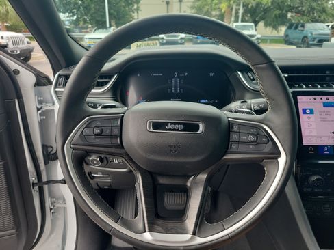 Used 2024 Jeep Grand Cherokee Limited AWD/4WD image 19