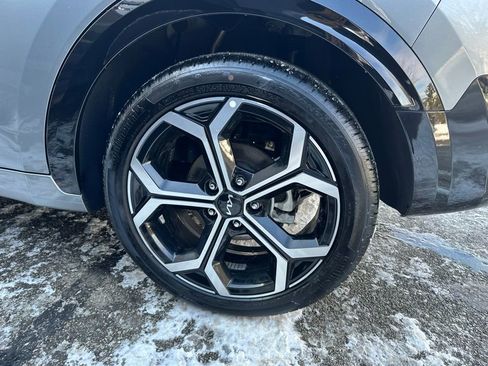 Certified 2025 Kia Niro EX Touring image 8