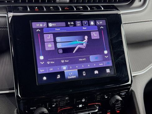 New 2025 Jeep Grand Cherokee L Laredo image 37