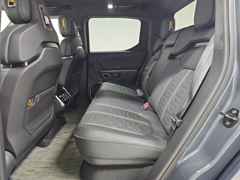 Used 2024 Rivian R1T Adventure AWD/4WD image 21