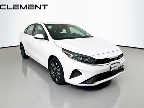 Used 2024 Kia Forte LXS FWD image 5