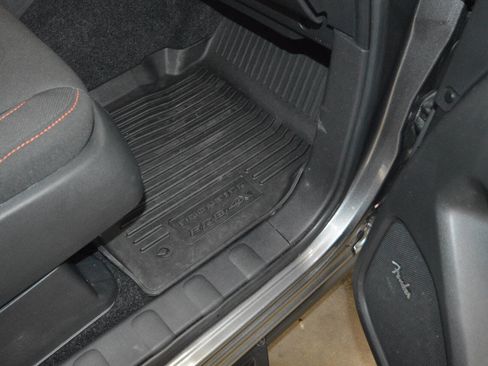 Used 2024 Nissan Frontier PRO-4X w/ Pro Convenience Package image 8