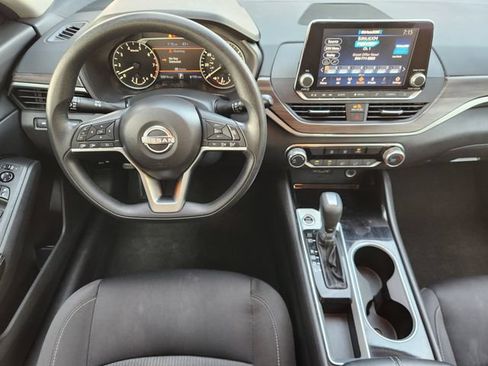 Used 2024 Nissan Altima 2.5 SV FWD image 27