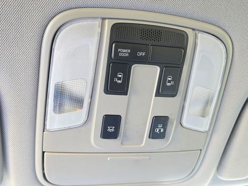 Used 2020 Kia Sedona LX image 21