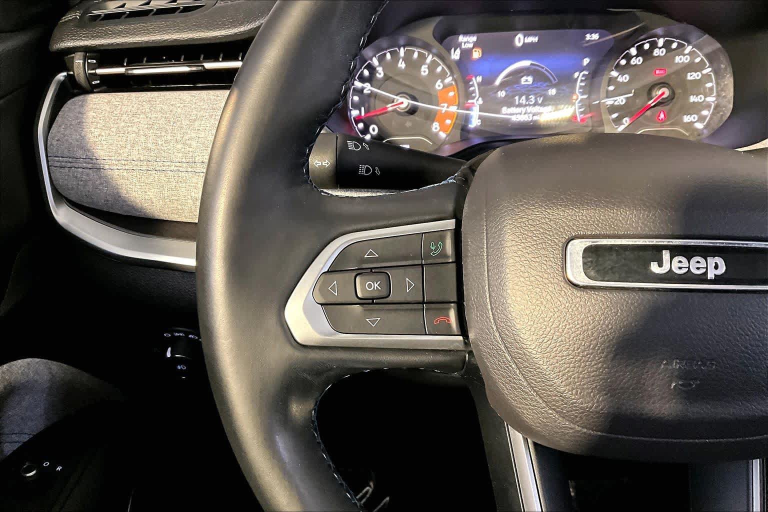 Used 2022 Jeep Compass Latitude w/ Sun and Sound Group AWD/4WD image 46