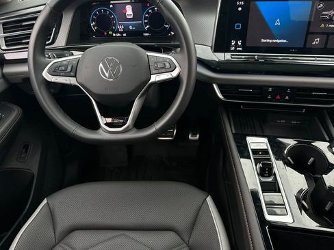 Used 2025 Volkswagen Atlas Peak Edition SE image 15