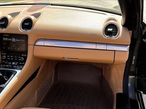 Used 2017 Porsche 718 Boxster RWD image 21