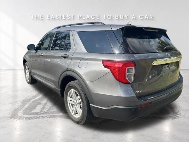 Used 2023 Ford Explorer XLT AWD/4WD image 4