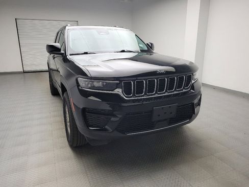 Used 2023 Jeep Grand Cherokee Laredo AWD/4WD image 14