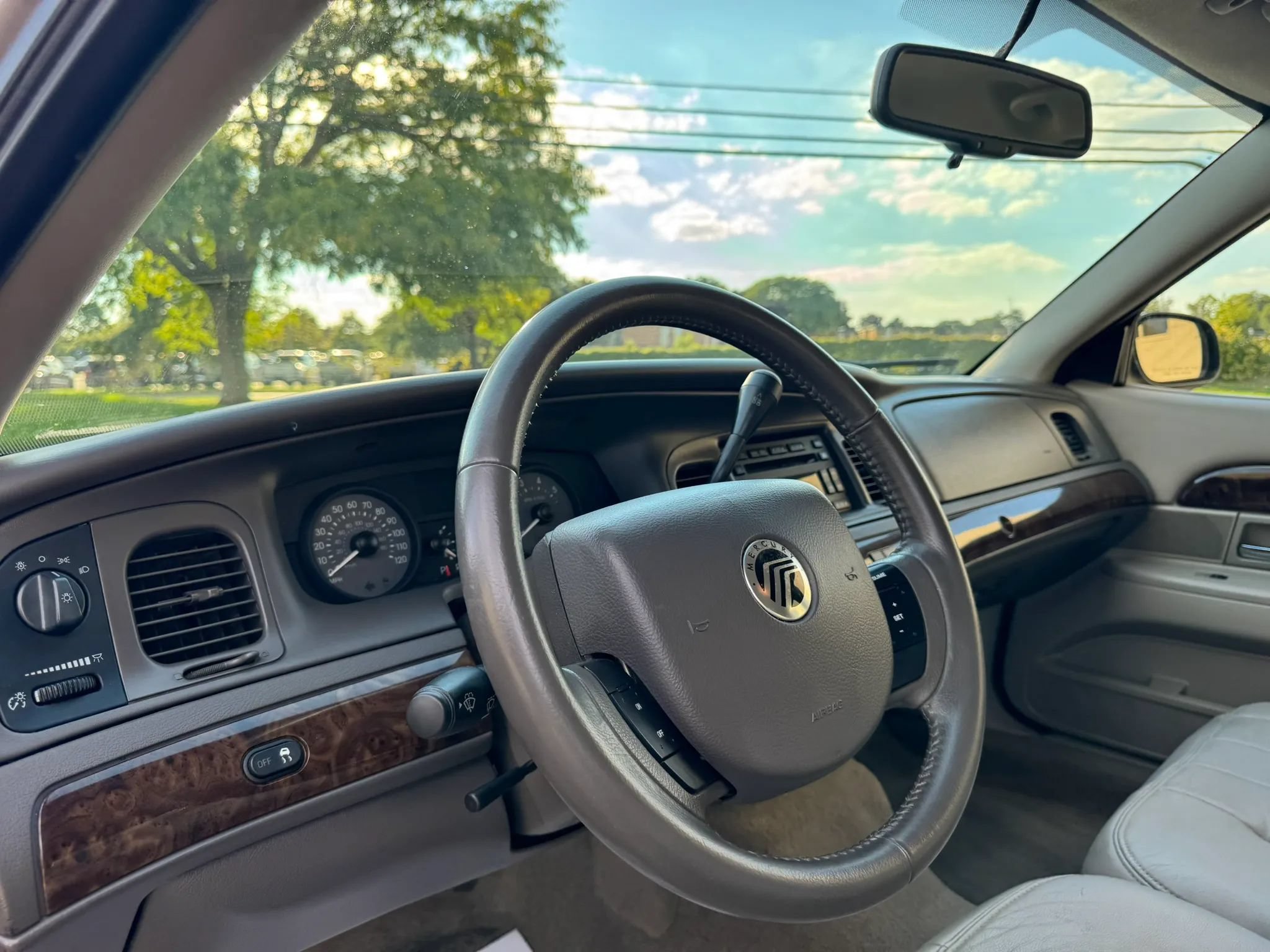 Used 2010 Mercury Grand Marquis LS RWD image 18