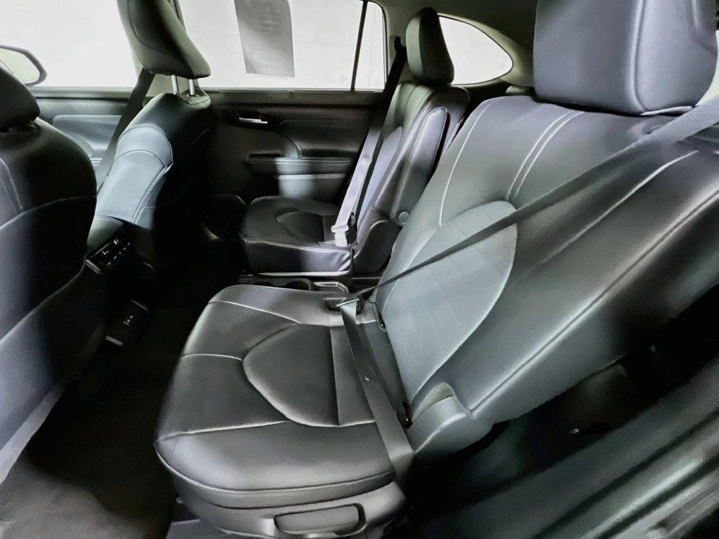 Used 2025 Toyota Highlander XLE AWD/4WD image 22