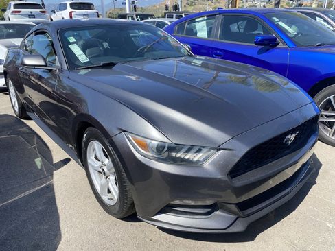 Used 2016 Ford Mustang Coupe image 3