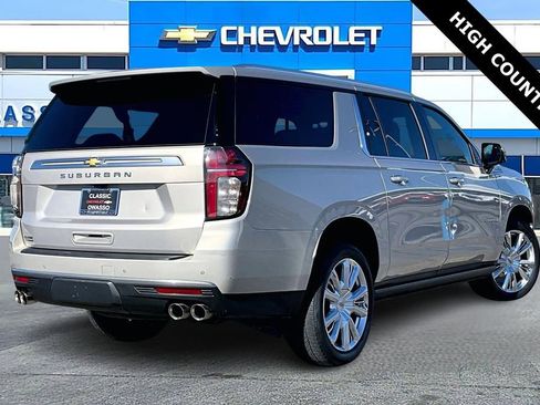 Used 2022 Chevrolet Suburban High Country image 5