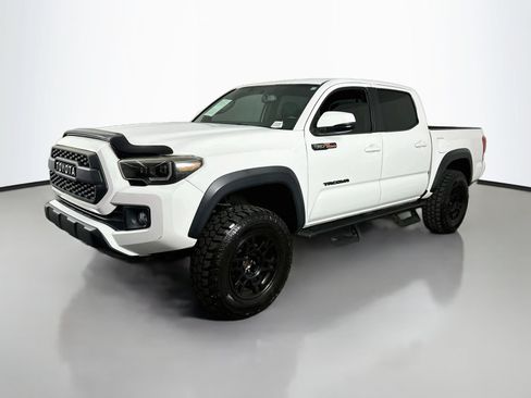 Used 2016 Toyota Tacoma TRD Off-Road w/ Premium & Technology Package RWD image 3