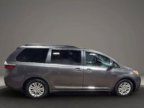 Used 2017 Toyota Sienna XLE w/ XLE Navigation Package image 6