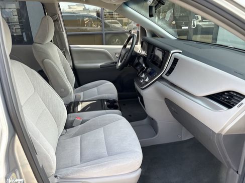 Used 2015 Toyota Sienna LE image 13