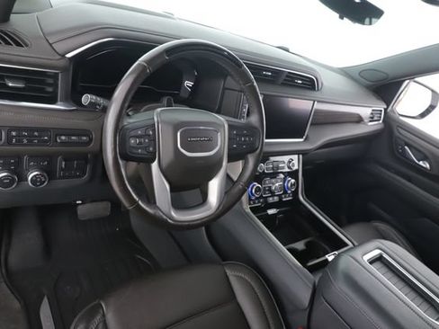 Used 2024 GMC Yukon Denali w/ Advanced Technology Package AWD/4WD image 18