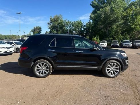 Used 2017 Ford Explorer Limited w/ Equipment Group 303A AWD/4WD image 7