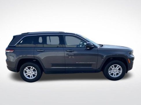 Used 2023 Jeep Grand Cherokee Laredo w/ Luxury Tech Group I AWD/4WD image 6
