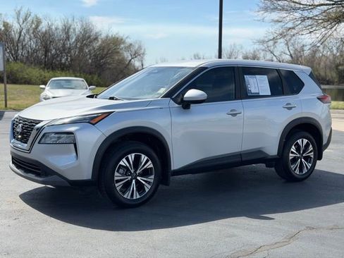 Used 2023 Nissan Rogue SV FWD image 3
