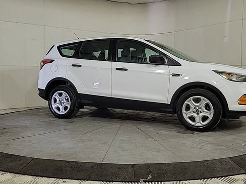Used 2018 Ford Escape S image 9