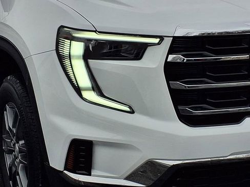 Used 2025 GMC Acadia Elevation image 28