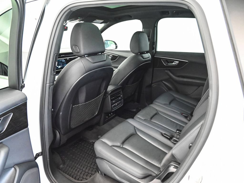 Used 2023 Audi Q7 3.0T Premium w/ Convenience Package AWD/4WD image 31