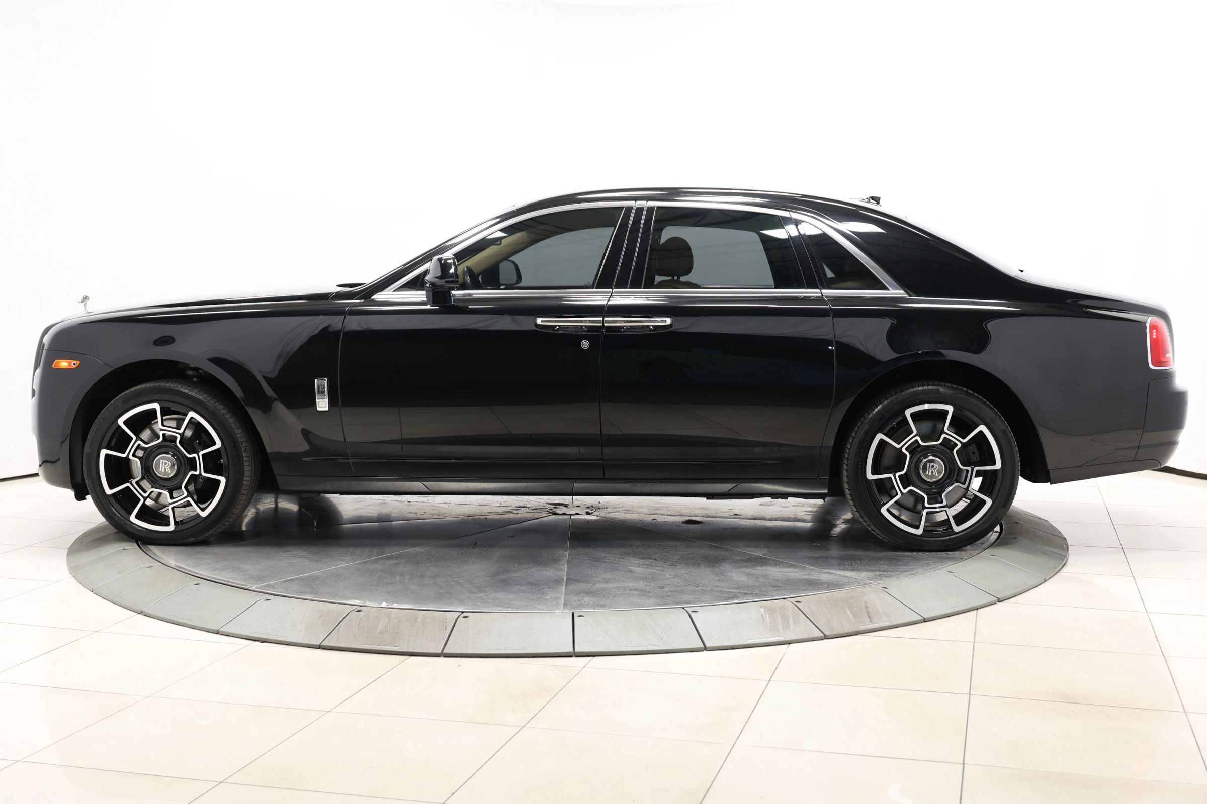 Used 2015 Rolls-Royce Ghost RWD image 10