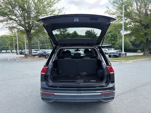 Used 2023 Volkswagen Tiguan SE w/ Panoramic Sunroof Package FWD image 35