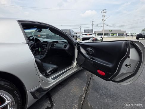 Used 2004 Chevrolet Corvette Z06 w/ Memory Package RWD image 43