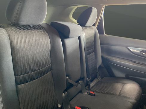 Used 2017 Nissan Rogue SV FWD image 22