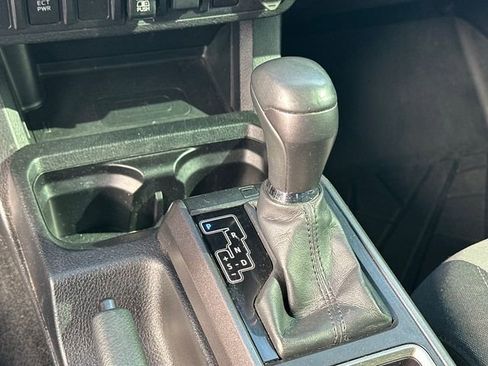 Used 2022 Toyota Tacoma TRD Off-Road image 23