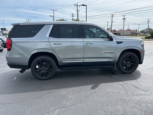 Used 2023 GMC Yukon SLT w/ SLT Premium Package AWD/4WD image 18