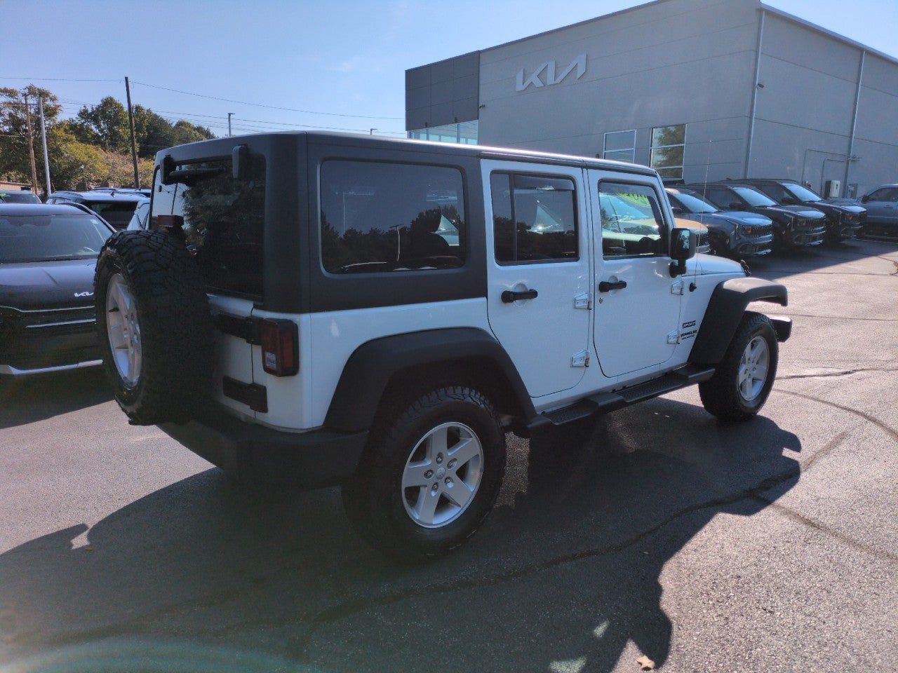 Used 2016 Jeep Wrangler Unlimited Sport w/ Quick Order Package 24S AWD/4WD image 8