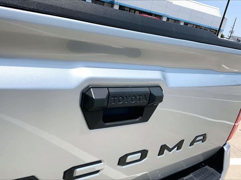 Used 2025 Toyota Tacoma SR5 AWD/4WD image 30
