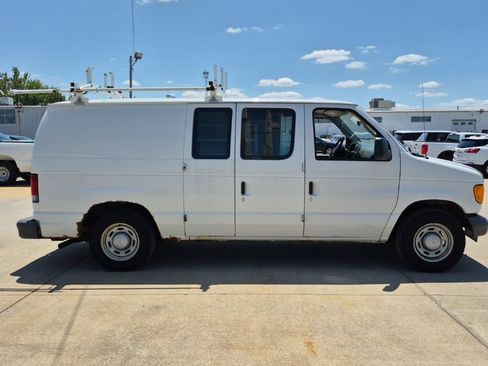 Used 2006 Ford E-150 and Econoline 150 RWD image 18