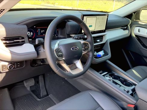 New 2025 Ford Explorer Active w/ Active Comfort Package image 6