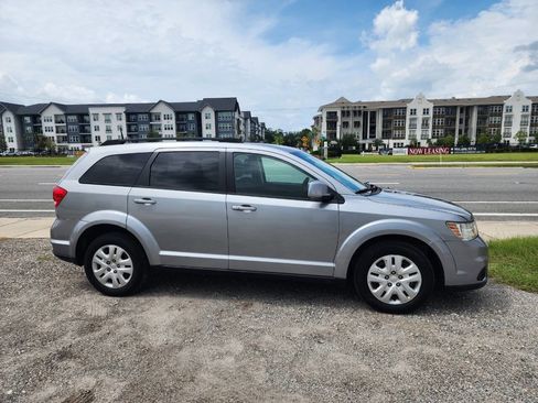 Used 2019 Dodge Journey SE image 5