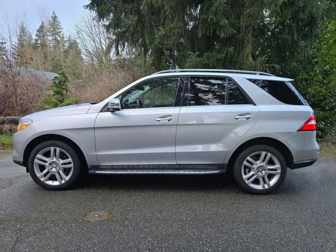 Used 2014 Mercedes-Benz ML 350 ML 350 4MATIC Sport Utility 4D image 2