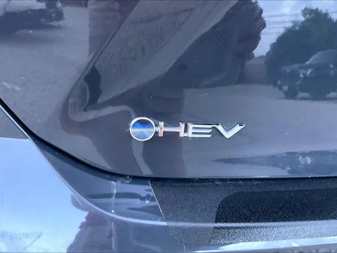Used 2025 Toyota Camry SE w/ Convenience Package FWD image 10