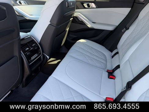 Used 2025 BMW X6 M60i AWD/4WD image 15