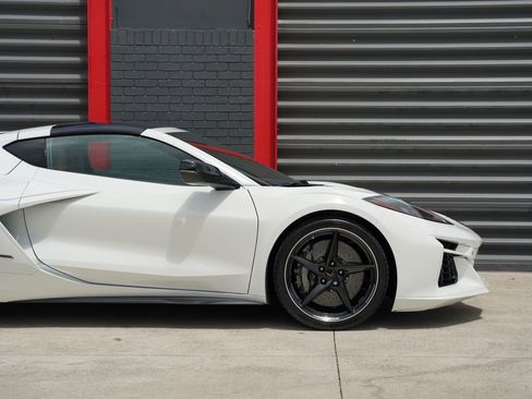 Used 2025 Chevrolet Corvette E-Ray w/ ZER Performance Package AWD/4WD image 5