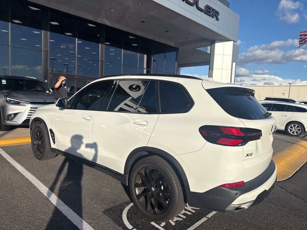 Used 2024 BMW X5 sDrive40i w/ Parking Assistance Package RWD image 6